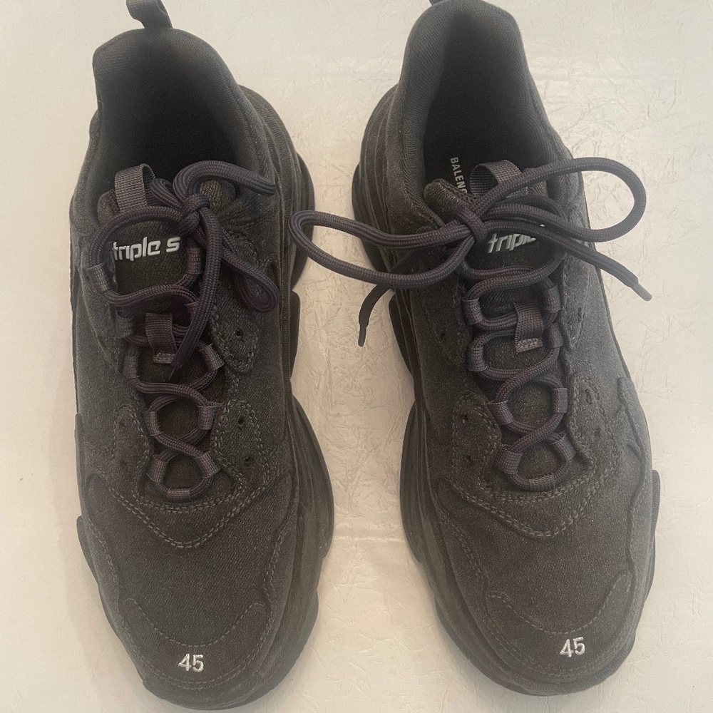Balenciaga 45  triple S